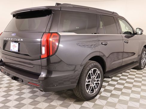 Used 2025 Ford Expedition Active image 23