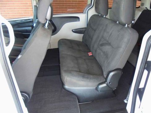 Used 2020 Dodge Grand Caravan SE w/ UConnect Hands-Free Group image 9