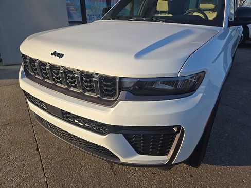 New 2026 Jeep Grand Cherokee Limited AWD/4WD image 19