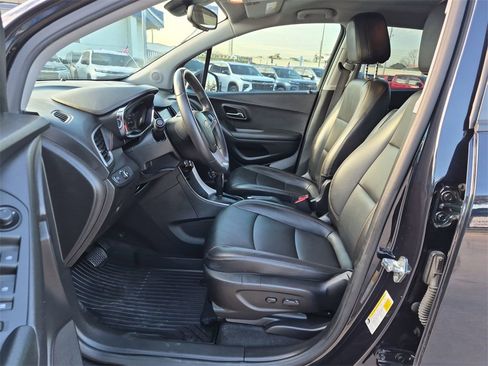 Used 2021 Chevrolet Trax LT w/ Premium Seat Package image 11