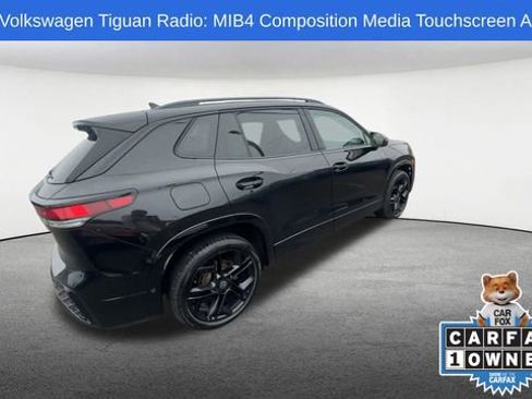 Used 2025 Volkswagen Tiguan SE R-Line image 8