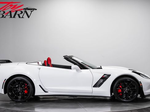 Used 2015 Chevrolet Corvette Z06 w/ 3LZ Preferred Equipment Group RWD image 6