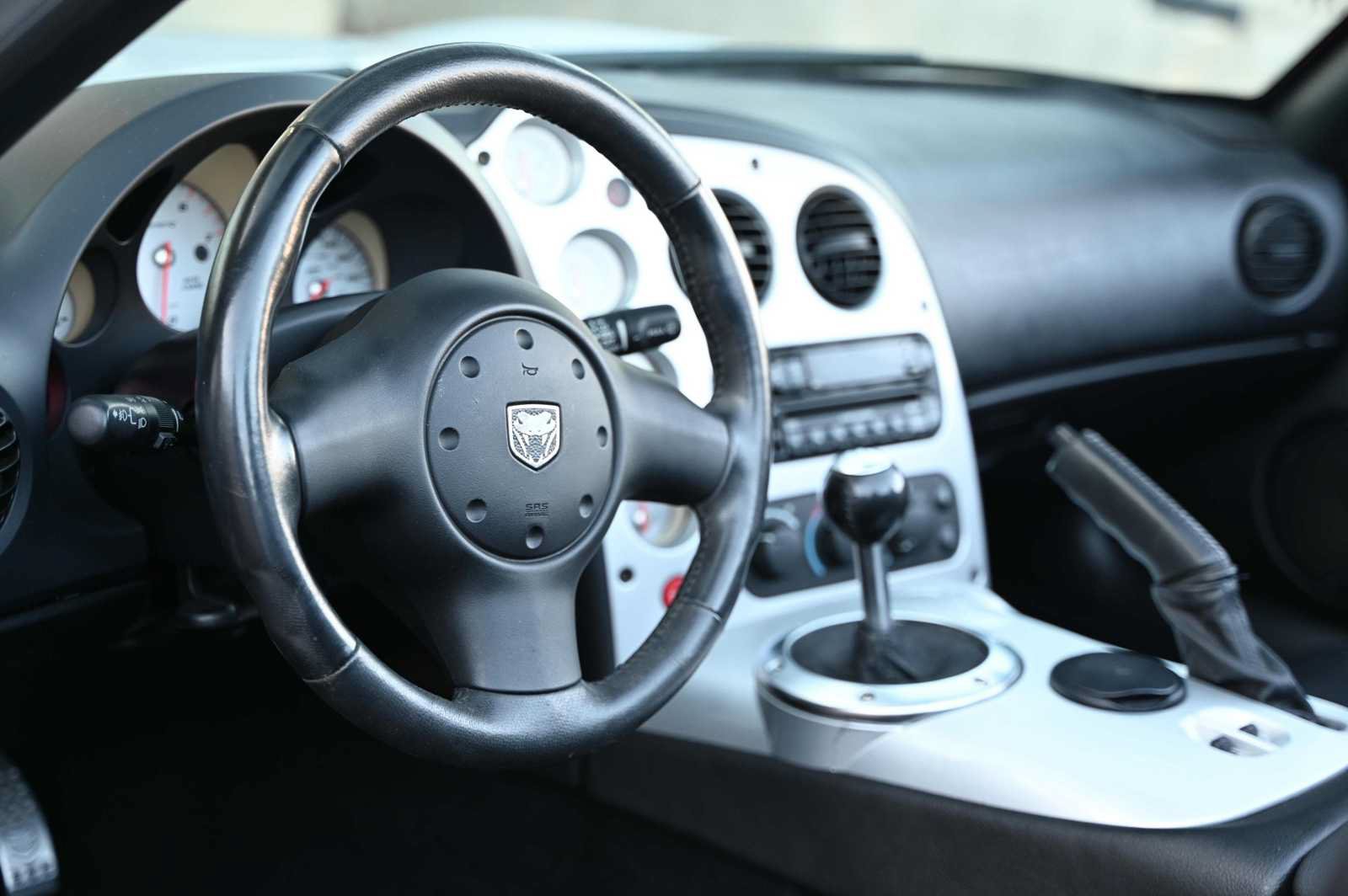 Used 2004 Dodge Viper SRT-10 RWD image 15