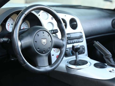 Used 2004 Dodge Viper SRT-10 RWD image 15