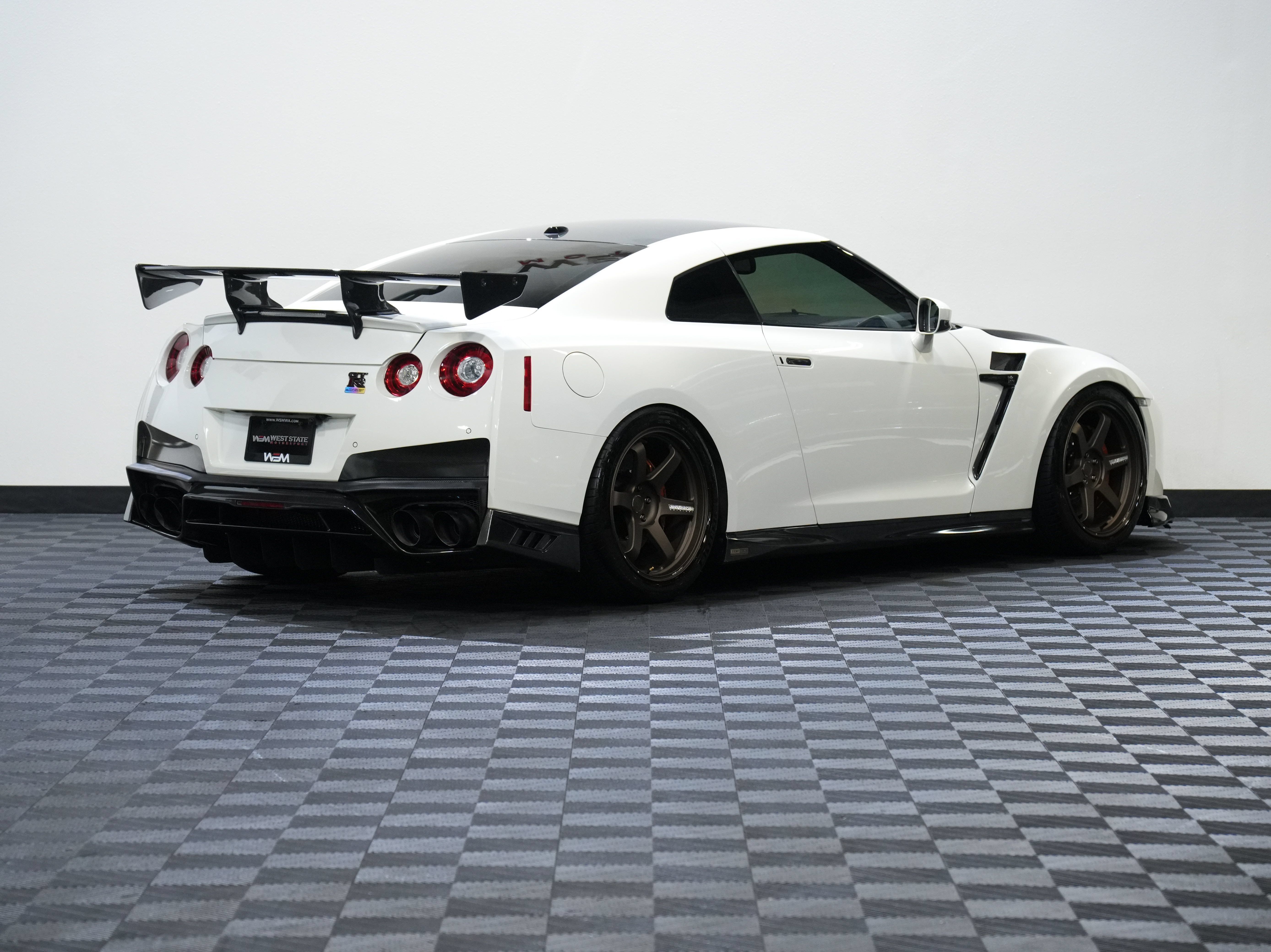 Used 2017 Nissan GT-R Premium AWD/4WD image 6
