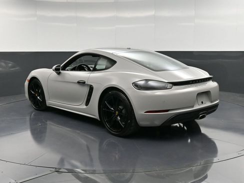 Used 2024 Porsche 718 Cayman image 3