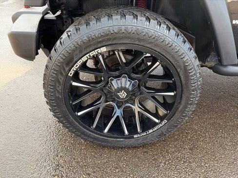 Used 2012 Jeep Wrangler Unlimited Rubicon w/ Connectivity Group image 11