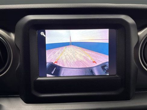 Used 2022 Jeep Gladiator Sport image 8