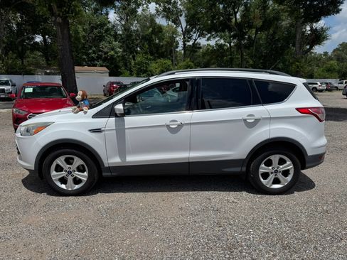 Used 2015 Ford Escape SE w/ Equipment Group 201A FWD image 2