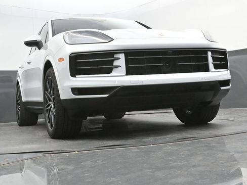 New 2025 Porsche Cayenne image 30