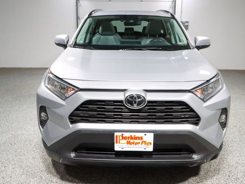 Used 2021 Toyota RAV4 XLE Premium image 4