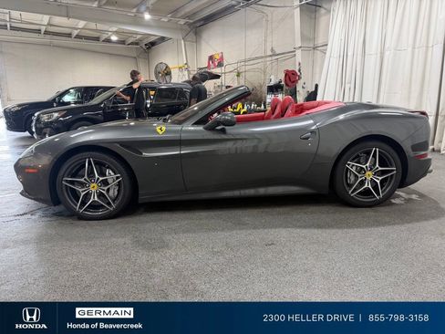 Used 2015 Ferrari California T RWD image 5