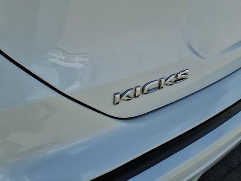 Used 2023 Nissan Kicks SR w/ SR Premium Package FWD image 11