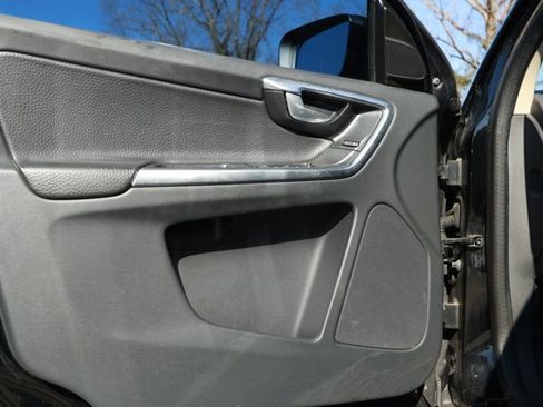 Used 2013 Volvo XC60 T6 image 21