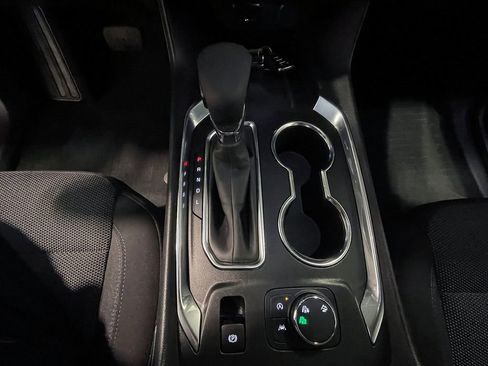 Used 2023 Chevrolet Traverse LT image 11