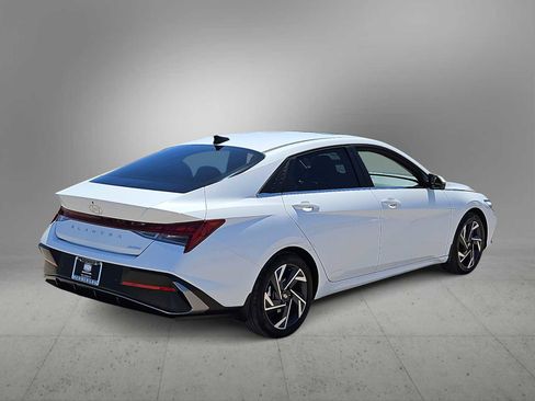 Used 2024 Hyundai Elantra Limited image 8