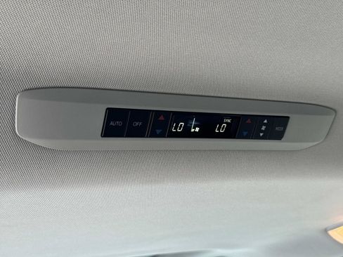 Used 2022 Toyota Sienna XLE FWD image 27