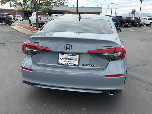 Used 2023 Honda Civic Sport image 5