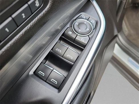 Used 2025 Cadillac XT4 Premium Luxury image 36