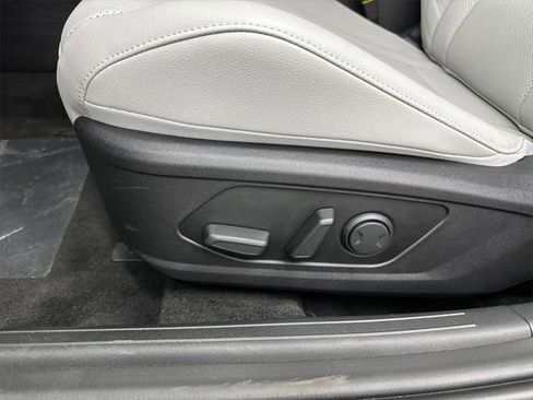 New 2025 Hyundai Elantra Limited image 10