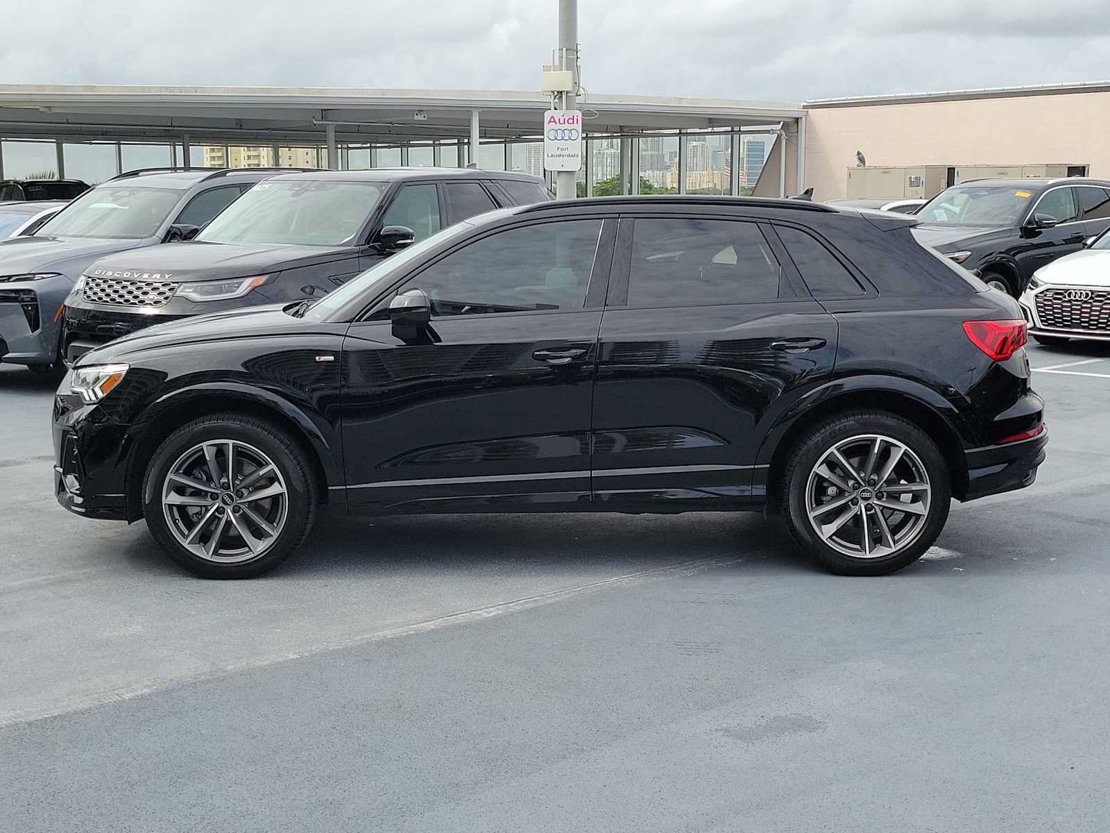 Certified 2025 Audi Q3 2.0T Premium w/ Convenience Package AWD/4WD image 3