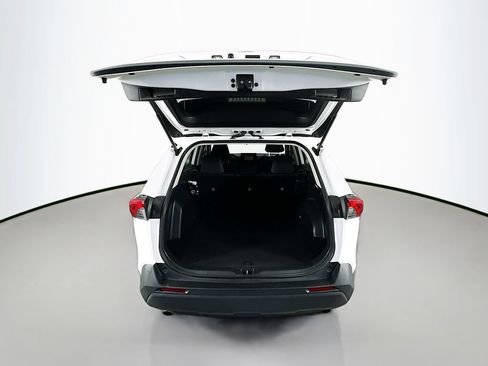 Used 2021 Toyota RAV4 LE FWD image 27