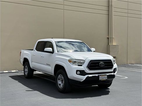Used 2020 Toyota Tacoma SR5 RWD image 2