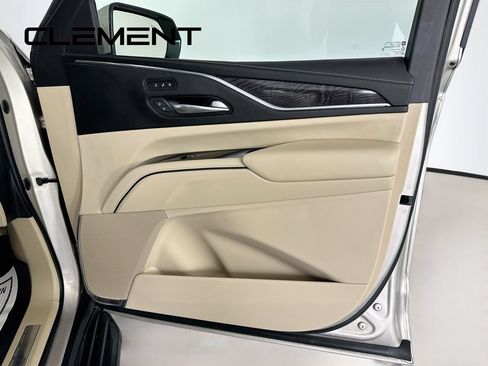 Used 2021 Cadillac Escalade Premium Luxury AWD/4WD image 38