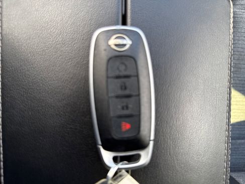 Used 2023 Nissan Rogue SV AWD/4WD image 25