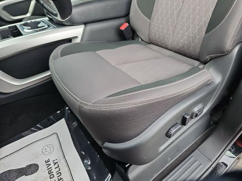 Used 2024 Nissan Titan SV w/ SV Convenience Package image 32