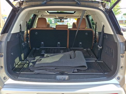 Used 2024 Nissan Pathfinder Platinum w/ Cargo Package AWD/4WD image 31