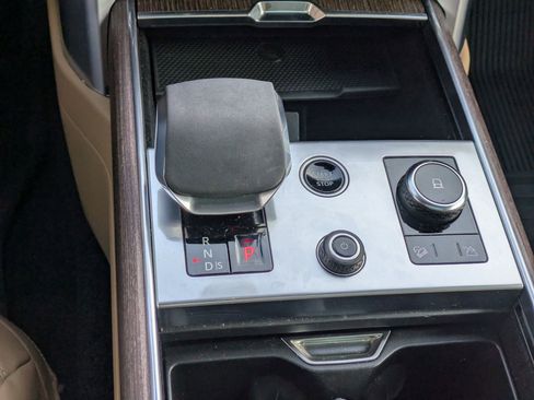 Used 2023 Land Rover Range Rover SE image 24