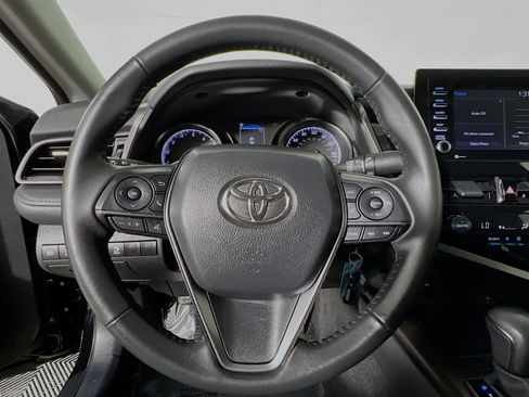 Used 2024 Toyota Camry SE image 18