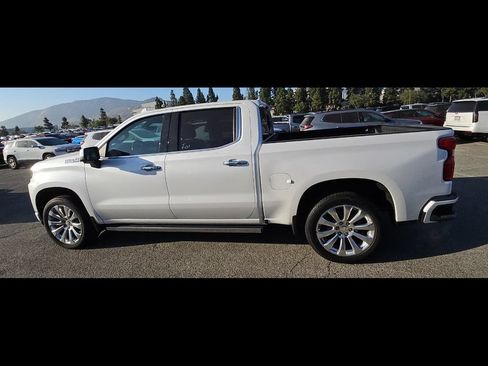 Used 2021 Chevrolet Silverado 1500 High Country w/ Technology Package AWD/4WD image 8