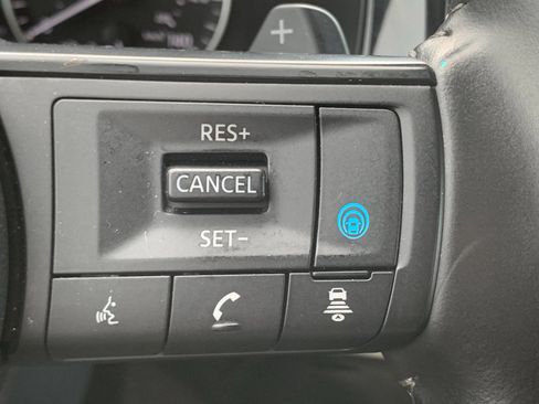 Used 2025 Nissan Pathfinder SV AWD/4WD image 31