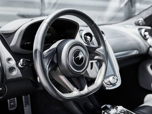 Used 2023 McLaren GT RWD image 39