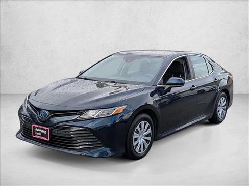 Used 2020 Toyota Camry LE image 1