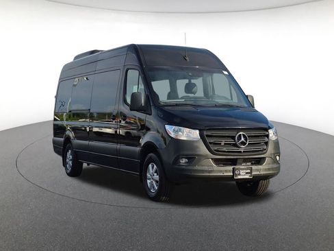 Used 2021 Mercedes-Benz Sprinter 2500 image 3