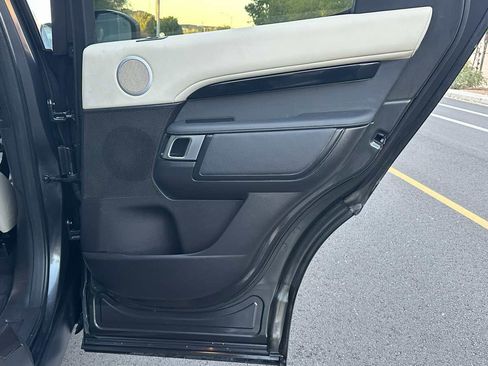 Used 2018 Land Rover Discovery SE image 58