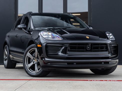 Certified 2023 Porsche Macan AWD/4WD image 6