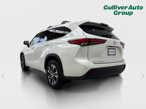 Used 2021 Toyota Highlander XLE FWD image 5