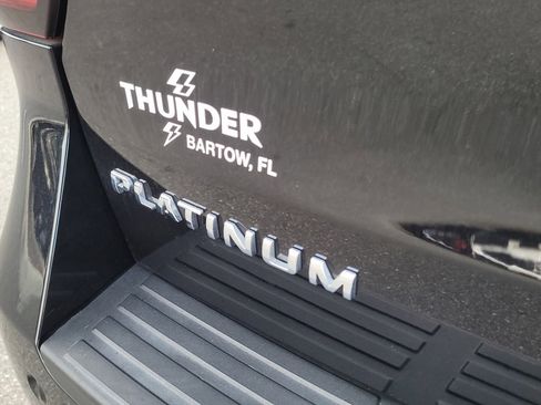 Used 2023 Ford Expedition Platinum image 6