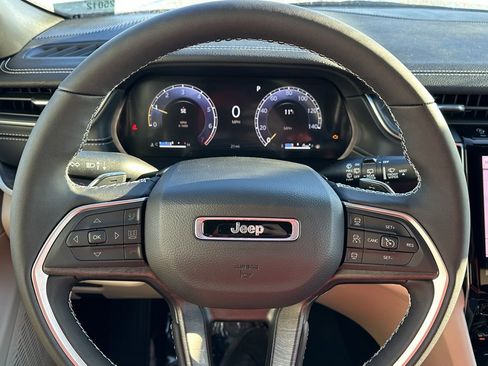 New 2025 Jeep Grand Cherokee Limited image 22