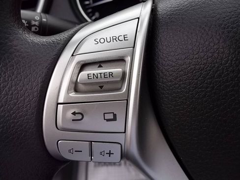 Used 2015 Nissan Rogue S AWD/4WD image 18
