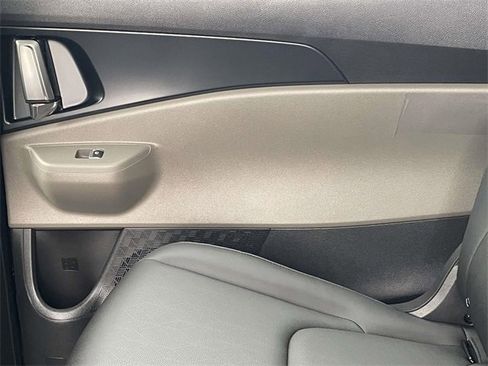 New 2026 Kia Carnival LXS image 23