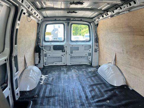 Used 2017 Chevrolet Express 2500 RWD image 13
