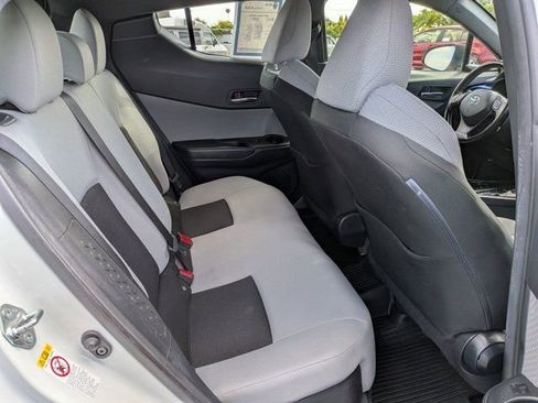 Used 2019 Toyota C-HR XLE FWD image 7