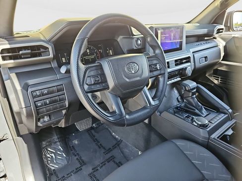 Certified 2025 Toyota Tacoma SR AWD/4WD image 9