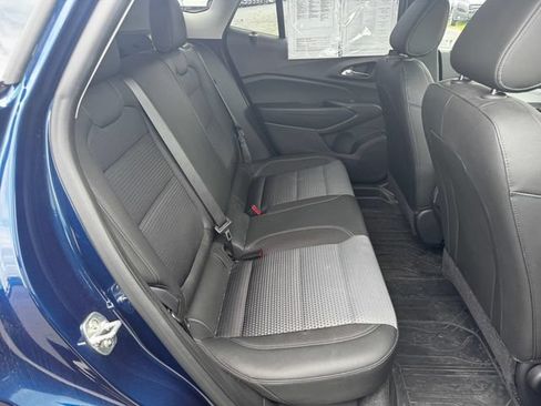 Used 2024 Chevrolet Trax LT w/ Sunroof Package FWD image 16