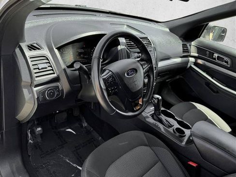 Used 2019 Ford Explorer XLT FWD image 11